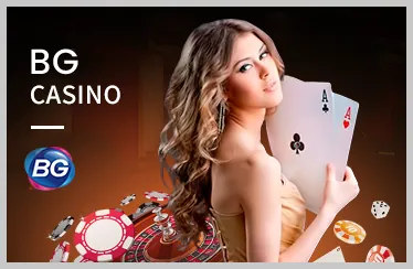 Bộ bài Poker và các chip cược trên bàn